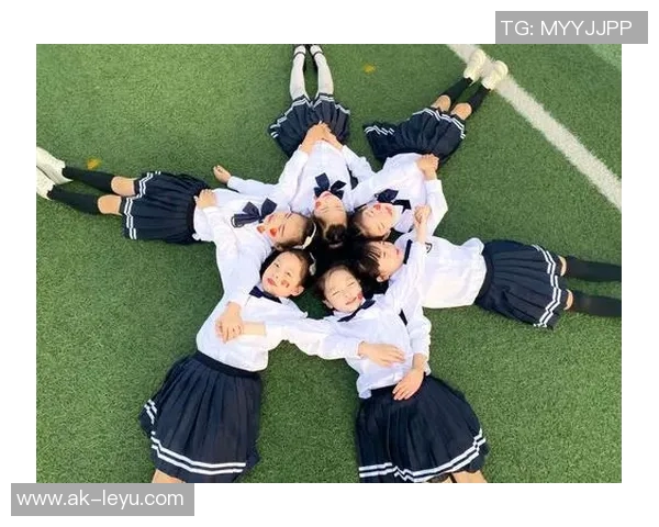 贝林厄姆为女友庆生晒甜蜜合照祝福生日快乐引发热议