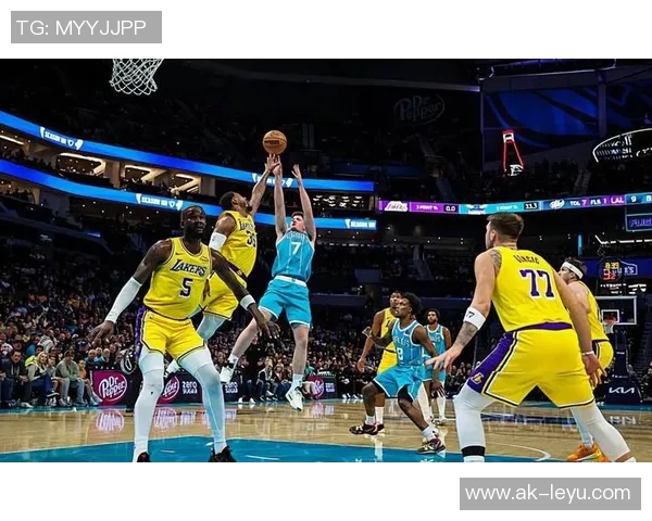 克尼佩尔表现积极尽管手感一般14投4中斩获18分罚球命中率高正负值显著提升