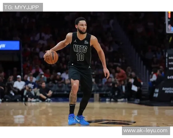 西蒙斯表现出色替补出战半场12中6贡献14分2篮板2助攻次节独得12分