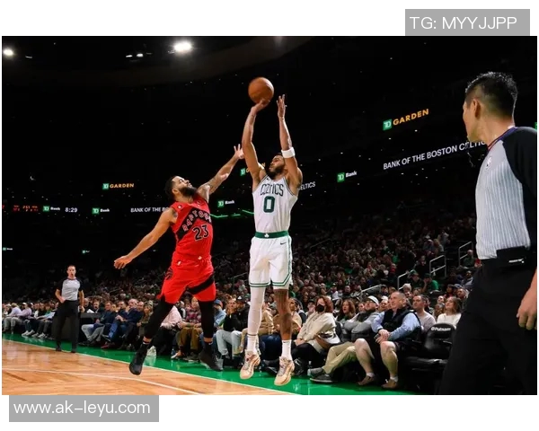 加兰赛季首秀表现平平26分钟贡献8分4助攻3失误需调整状态