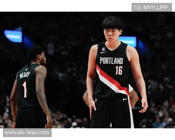 解说:开拓者战术乏力阿夫迪亚独树一帜利用杨瀚森掩护其他人难以配合 解说:开拓者战术乏力阿夫迪亚独树一帜利用杨瀚森掩护其他人难以配合