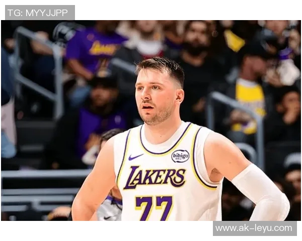 詹姆斯与东契奇同场25湖人本赛季保持全胜战绩7场不败